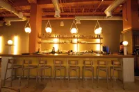 Zapadilly Tree Hotel - bar