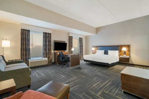Hampton Inn & Suites Plattsburgh - parking