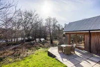 臨河美麗別墅，配有私人熱水浴缸(Beautiful river fronted house with private hot tub) - 別墅
