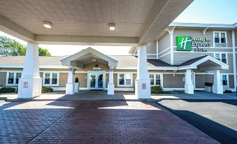 Holiday Inn Express & Suites IRON MOUNTAIN by IHG