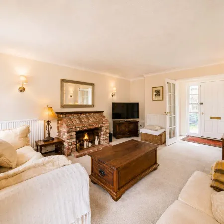 Luxury 4BR Windsor Near M4 LHR Free Parking