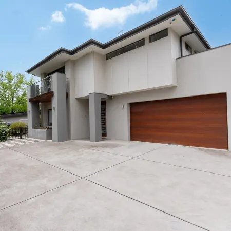 Charming 4-bed Getaway With Pool & Garden Oasis