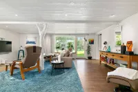Hazelnut Villa - Lake & Town Retreat -  Ferienhäuser