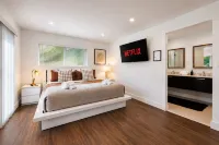 3Br Guitar House + Poker Lounge Near Hard Rock - 4-Star