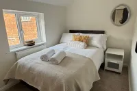 Cottage - Sleeps 4 - Pets Ok - Garden - Parking - 2-Star