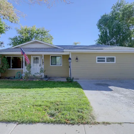 Hot Tub, Large Yard, Games! Extended Tahoe Escape