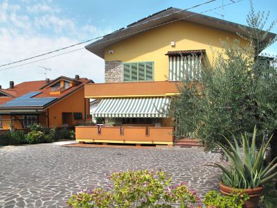 Hotel Exterior Renzo Photo