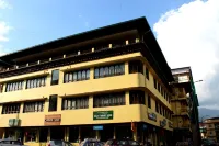 Central Hotel فنادق في 