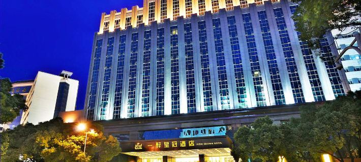 Yizui Crown Hotel Hotele w: Kunshan