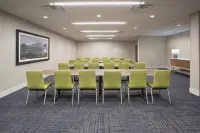Holiday Inn Express & Suites Dayton SW - University Area Hotels in Dayton