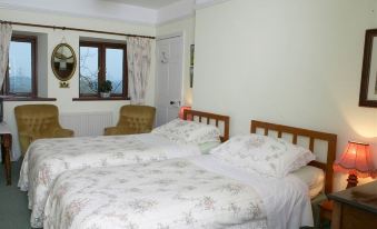 Thatch Close Farm - Housity