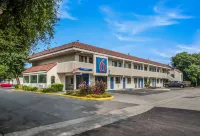 Super 8 by Wyndham Petaluma Hotels in Petaluma