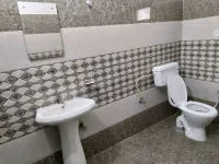MAA Bhawani Hotel - Munsiyari - parking