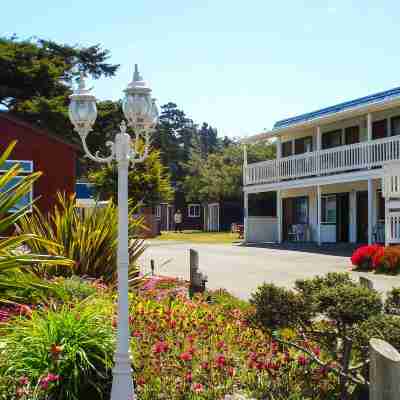 Coast Inn and Spa Hotel Exterior