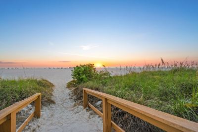 Surroundings Gullwing #1002 3Br Beachfront W/ 180 View 3 Bedroom Condo Photo