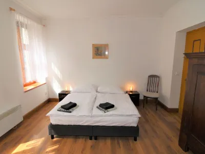 Kratka Hotels in Адршпах