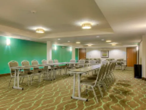 ホリデイ イン エクスプレス ホテル & スイーツ カールスバッド ビーチ by IHG カールスバッドのホテル