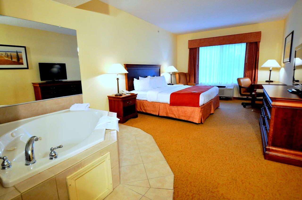 Country Inn & Suites by Radisson, Lake George (Queensbury), NY