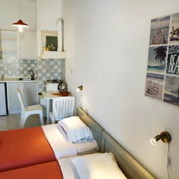 Renia Studios - Standard Studio Overlooking the Swimming Pool.