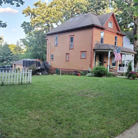 Beautiful Two Story Home by Fountain Lake and Mayo Clinic