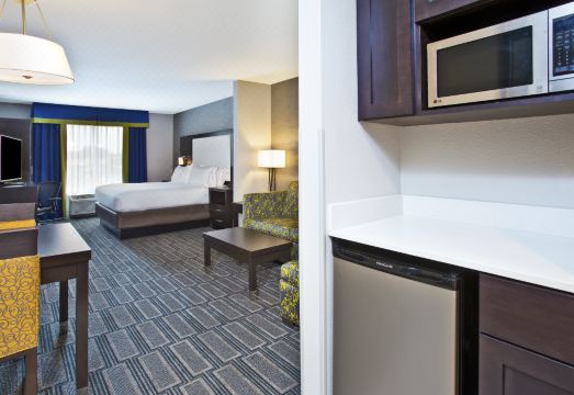 1. 홀리데이 인 익..