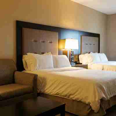 Holiday Inn Express & Suites Olathe North Rooms