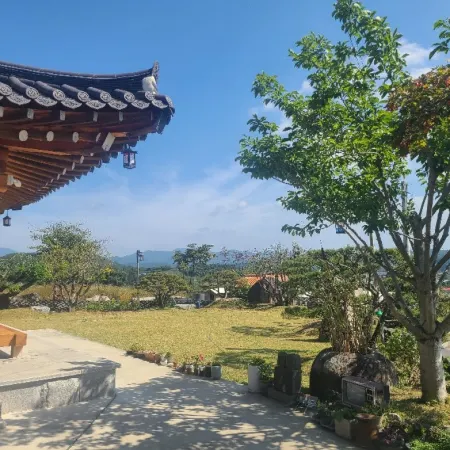 Okmin Park Pension Where Yeongcheon Met Отели рядом с достопримечательностью «Auno Feliz Glamping»