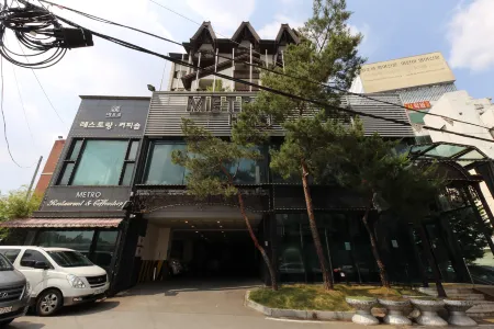 Metro Tourist Hotel Cheonan