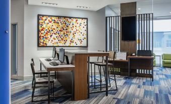 Holiday Inn Express & Suites Kelowna - East