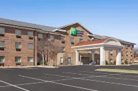 Holiday Inn Express & Suites Edmond Hotel a Edmond