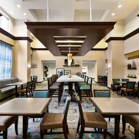 Hampton Inn & Suites Atlanta Airport West/Camp Creek Parkway