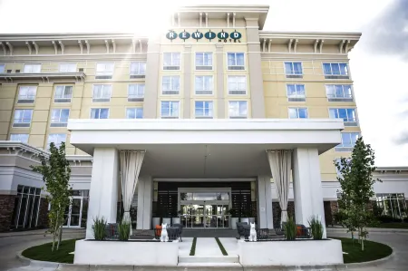 The Rewind West des Moines, Tapestry Collection by Hilton Отели рядом с достопримечательностью «Clive Elementary School»