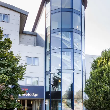 Travelodge Guildford Отели рядом с достопримечательностью «Университет Суррей»