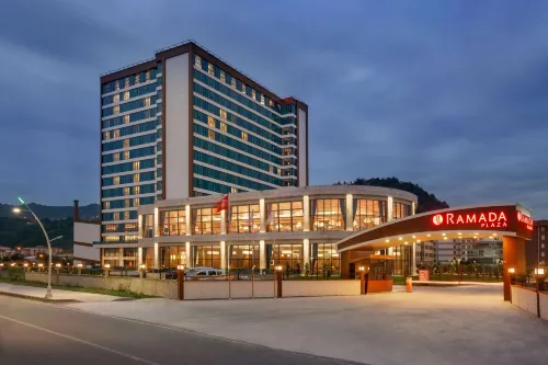 Ramada Plaza by Wyndham Rize فنادق في Cayeli
