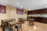 The L Hotel - servizio colazione