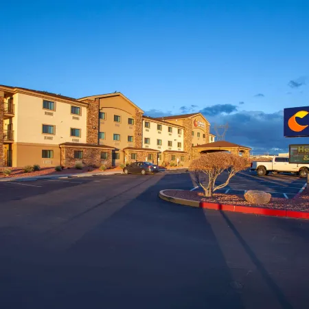 Comfort Inn & Suites Page at Lake Powell