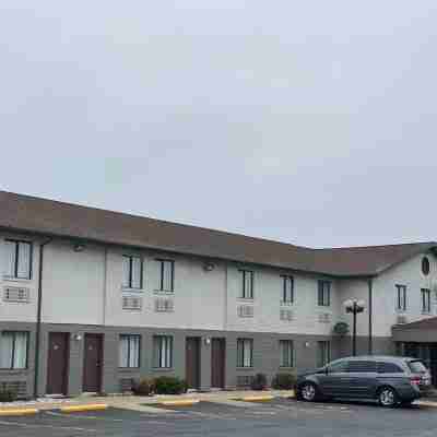 Americas Best Value Inn West Frankfort Hotel Exterior