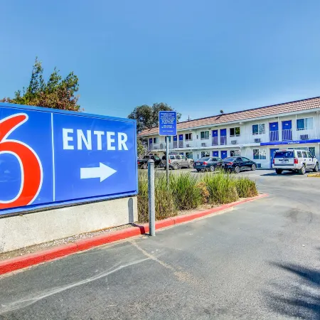 Motel 6 Stockton, CA - Charter Way West