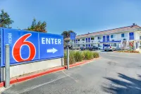 Motel 6 Stockton, CA - Charter Way West - Pysäköinti