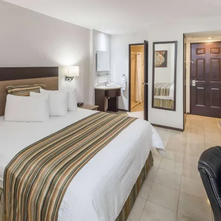Ramada by Wyndham Hola Culiacan