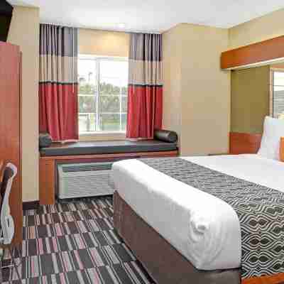 Microtel Inn & Suites by Wyndham Bushnell Rooms