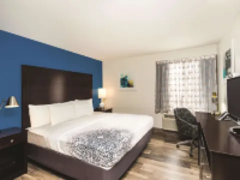 La Quinta Inn & Suites by Wyndham Brooklyn Downtown Hotels near Union Hall
