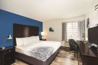 La Quinta Inn & Suites by Wyndham Brooklyn Downtown Hotels near Mirage Diner Restaurant