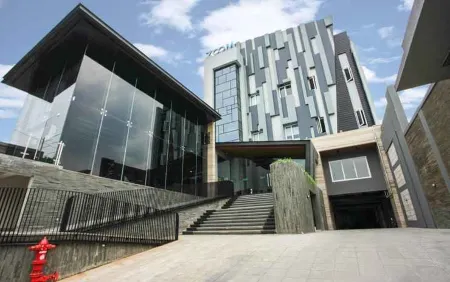 Zoom Dharmahusada Hotel Отели в г. Gubeng