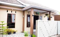 Homestay Villa Ijen - Four Bedroom Hotels in Giri