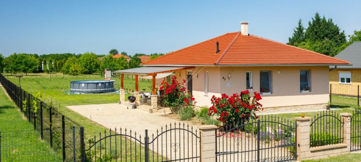 Paola Hotels in Balatonföldvári