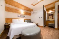 Gangneung with Hotel - Мотели