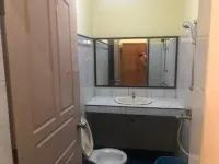 OYO 3372 Hotel Pelita Terang Hoteller i Kampung Pelita