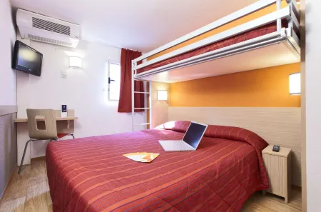 Premiere Classe Montreuil Отели рядом с достопримечательностью «Point de vue de la grande traverse - Parc Jean Moulin»