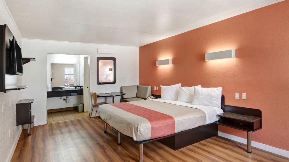 Motel 6 Dallas, TX - Forest Lane
